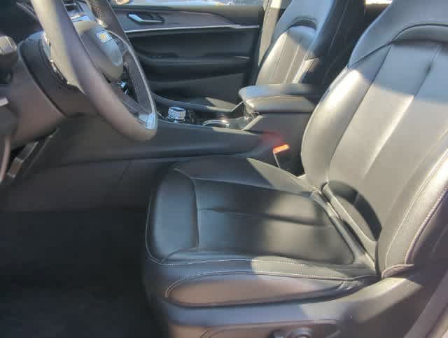 Used 2023 Jeep Grand Cherokee L Limited AWD/4WD image 16