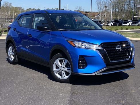 Used 2025 Nissan Kicks Play S image 1