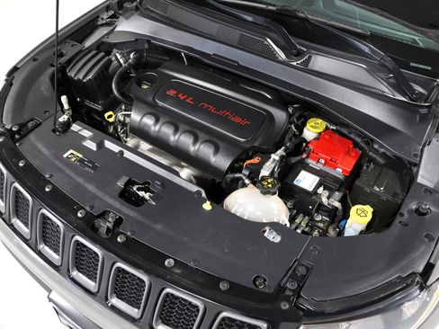 Used 2020 Jeep Compass Trailhawk w/ Cold Weather Group AWD/4WD image 5