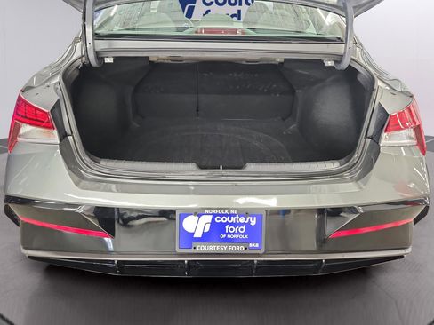 Used 2025 Hyundai Elantra SEL FWD image 9