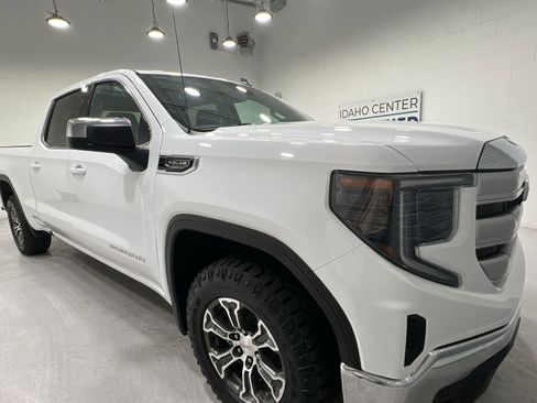 Used 2023 GMC Sierra 1500 SLE AWD/4WD image 2