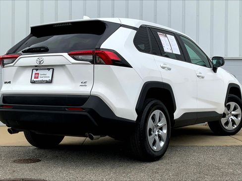 Used 2022 Toyota RAV4 LE AWD/4WD image 13
