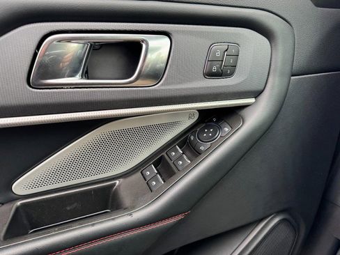 Used 2025 Ford Explorer ST image 25