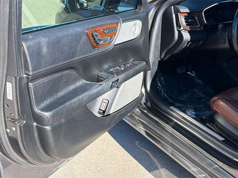 Used 2020 Lincoln Continental Reserve w/ Luxury Package image 12