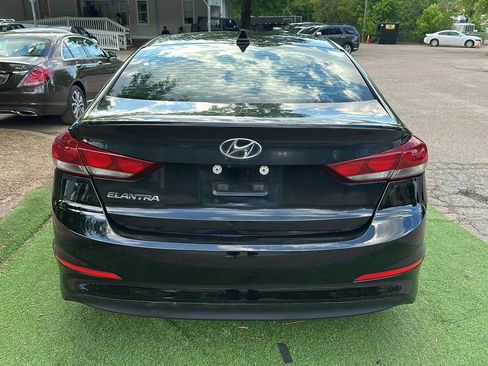 Used 2017 Hyundai Elantra SE FWD image 6