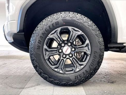 Used 2024 GMC Canyon Elevation image 8