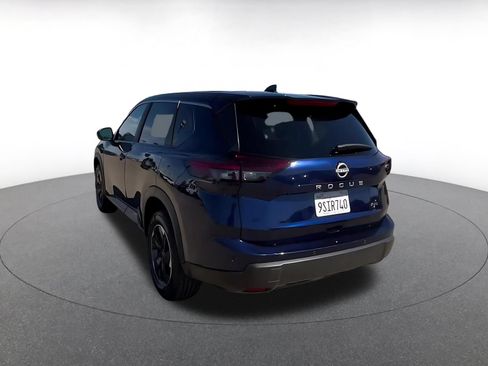 Used 2025 Nissan Rogue SV AWD/4WD image 11