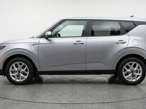 Used 2025 Kia Soul LX w/ LX Technology Package FWD image 5