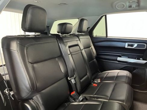 Used 2023 Ford Explorer XLT w/ Equipment Group 202A AWD/4WD image 13