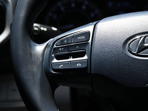 Used 2022 Hyundai Venue Limited FWD image 17