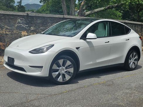 Used 2023 Tesla Model Y Long Range AWD/4WD image 5