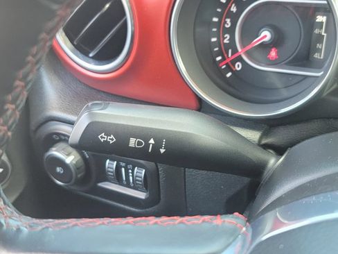 Used 2018 Jeep Wrangler Unlimited Rubicon w/ Dual Top Group AWD/4WD image 31