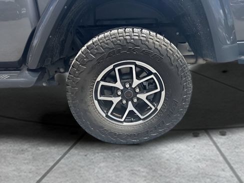 Used 2024 Jeep Gladiator Rubicon AWD/4WD image 31