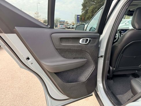 Certified 2025 Volvo XC40 B5 Core image 14