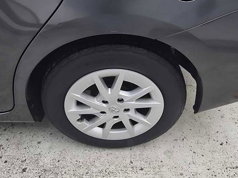 Used 2012 Toyota Prius V Five image 10