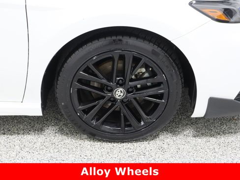 Used 2025 Toyota Camry SE image 5