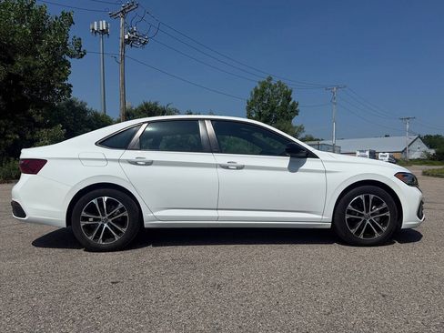 Used 2024 Volkswagen Jetta Sport FWD image 6