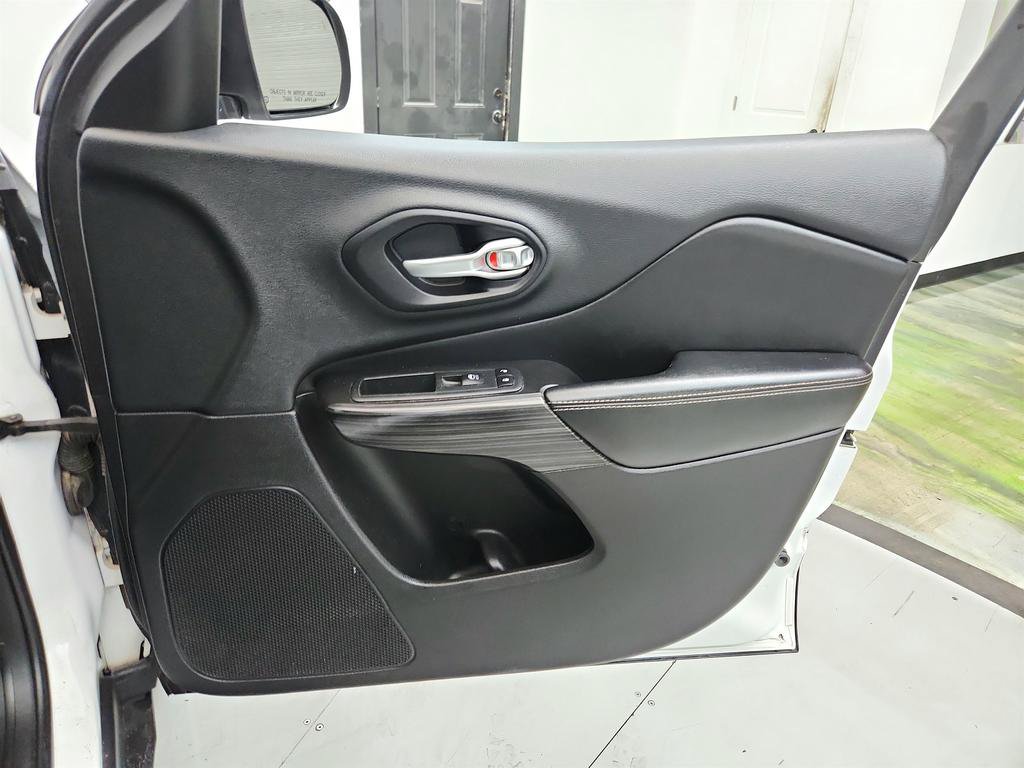 Used 2014 Jeep Cherokee Limited w/ Technology Group FWD image 28