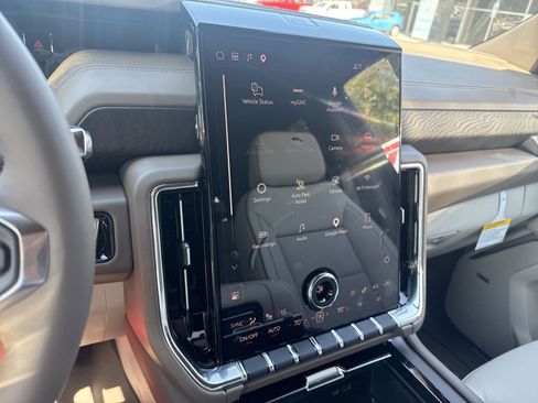 New 2026 GMC Yukon Denali w/ Denali Reserve Package AWD/4WD image 15