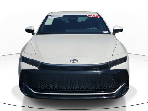 Certified 2023 Toyota Crown AWD/4WD image 2