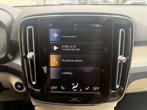 Used 2022 Volvo XC40 T5 Momentum image 17