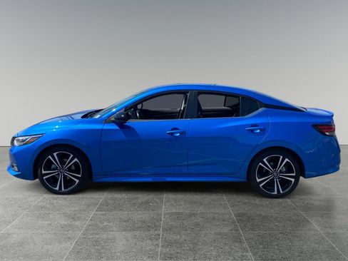 Used 2022 Nissan Sentra SR w/ SR Premium Package FWD image 2