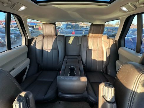 Used 2016 Land Rover Range Rover HSE image 16