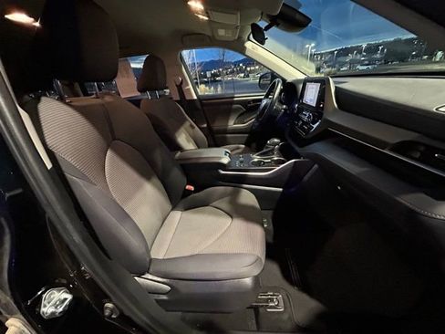 Used 2023 Toyota Highlander LE image 29