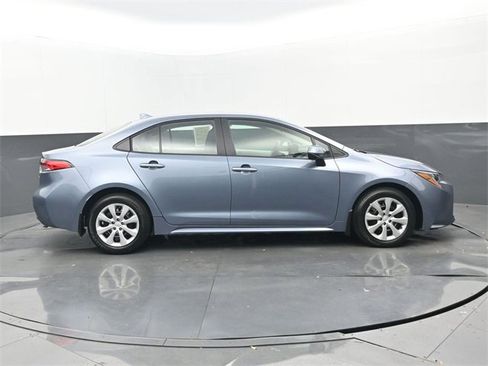 Used 2025 Toyota Corolla LE image 2