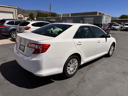 Used 2014 Toyota Camry LE FWD image 3