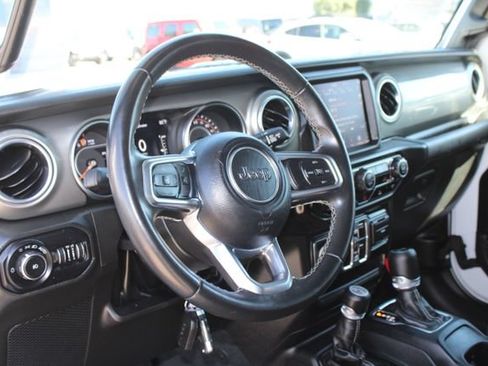 Used 2022 Jeep Wrangler Unlimited Sahara AWD/4WD image 15