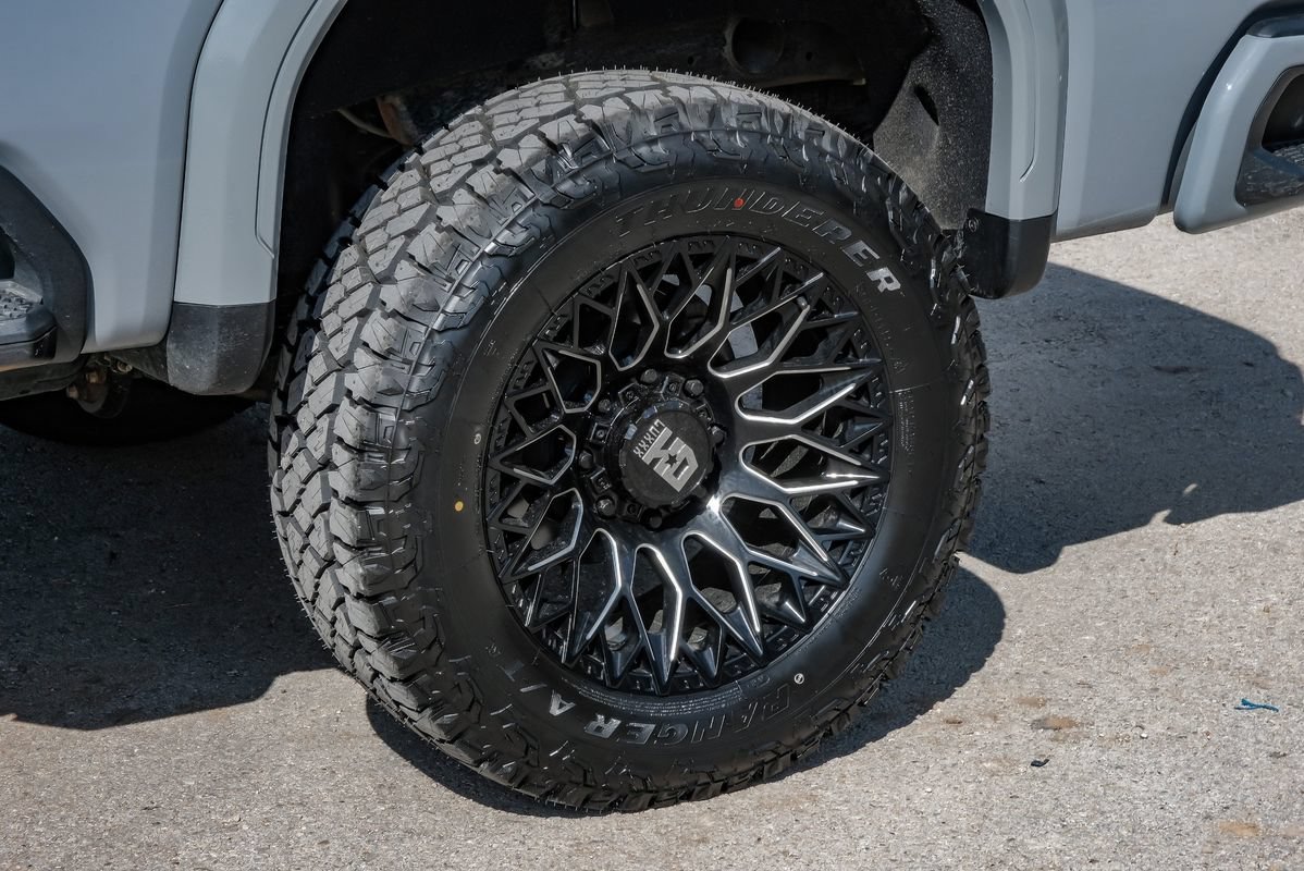 Used 2024 GMC Sierra 2500 AT4X AWD/4WD image 65