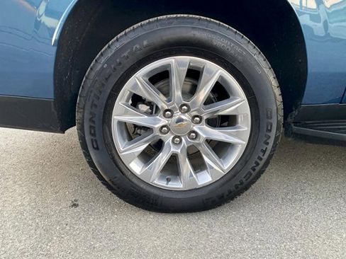 Used 2025 Chevrolet Suburban Premier RWD image 7