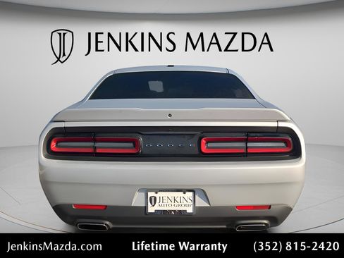 Used 2022 Dodge Challenger SXT image 7