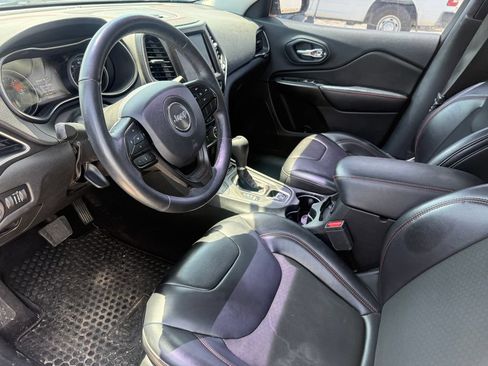 Used 2019 Jeep Cherokee Trailhawk w/ Cold Weather Group AWD/4WD image 13