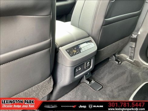 Used 2024 Nissan Pathfinder Platinum AWD/4WD image 10