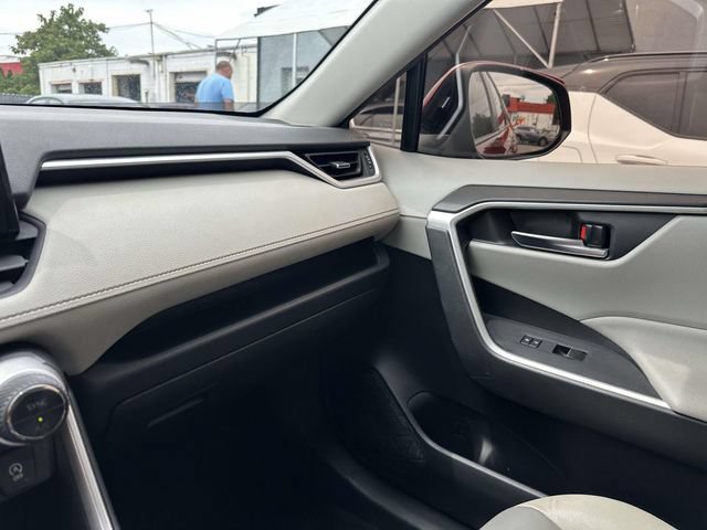 Used 2021 Toyota RAV4 XLE Premium AWD/4WD image 32