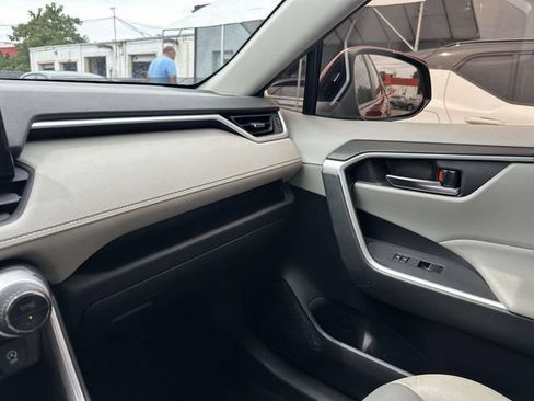 Used 2021 Toyota RAV4 XLE Premium AWD/4WD image 32