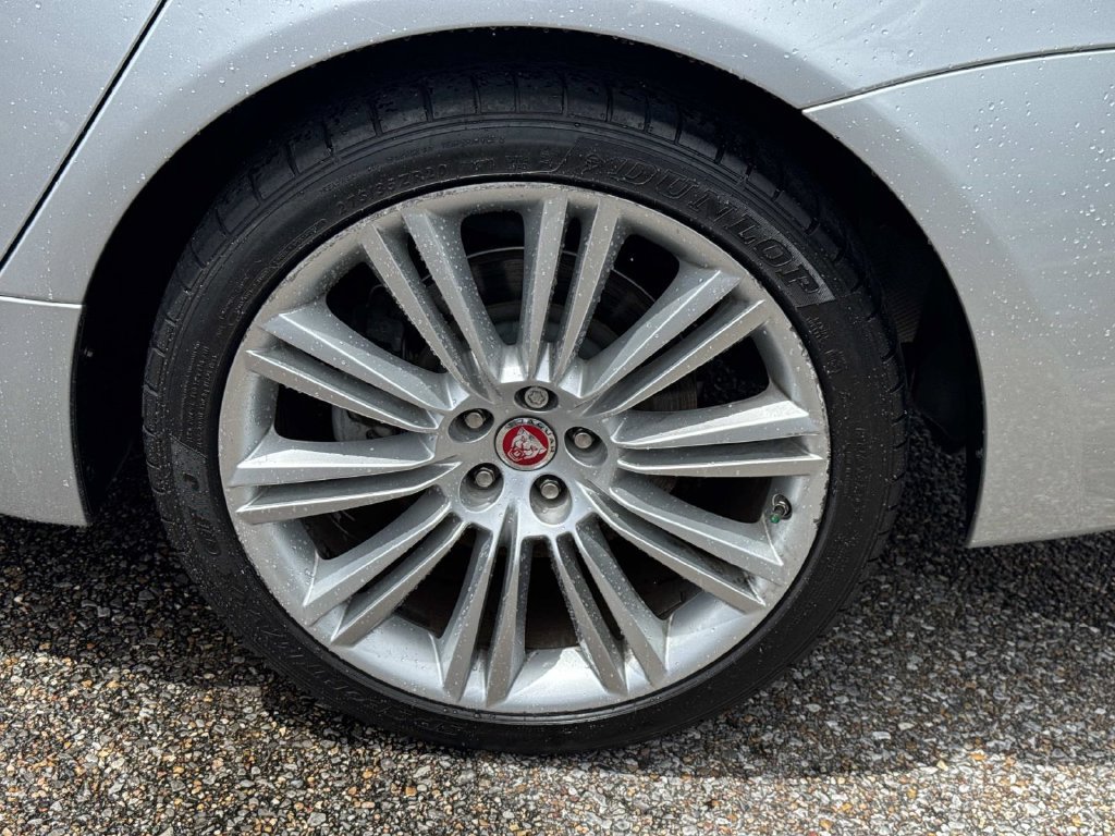 Used 2015 Jaguar XJ L Portfolio RWD image 5