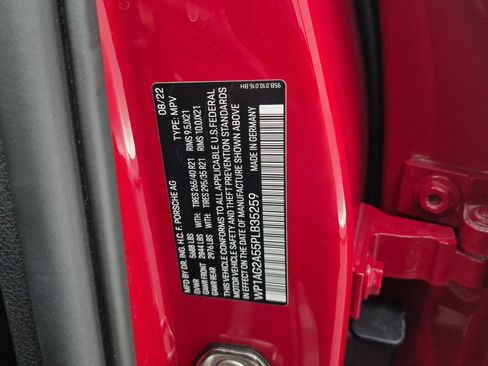 Certified 2023 Porsche Macan S AWD/4WD image 29