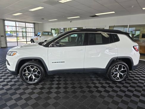 Used 2025 Jeep Compass Limited AWD/4WD image 6