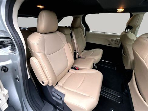 Certified 2023 Toyota Sienna XLE FWD image 20