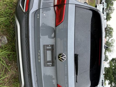 Used 2023 Volkswagen Taos SE FWD image 7