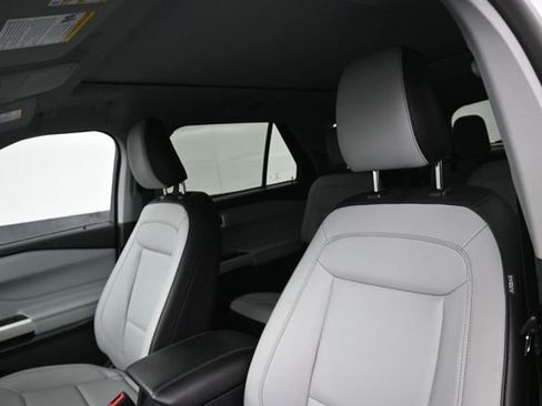 Certified 2021 Ford Explorer XLT w/ Equipment Group 202A AWD/4WD image 10