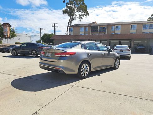 Used 2016 Kia Optima EX w/ Premium Package image 3