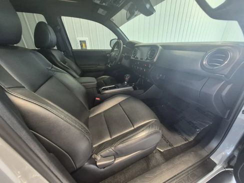 Used 2021 Toyota Tacoma TRD Off-Road w/ TRD Premium Off Road Package AWD/4WD image 18