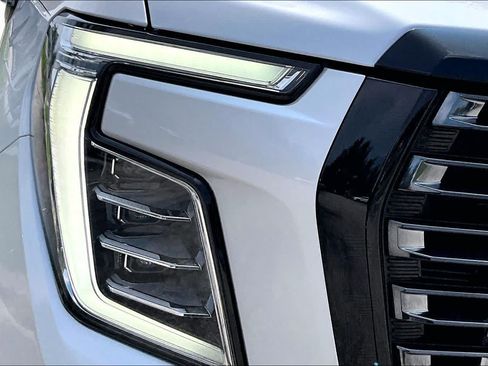 Used 2025 GMC Yukon XL Denali Ultimate AWD/4WD image 28