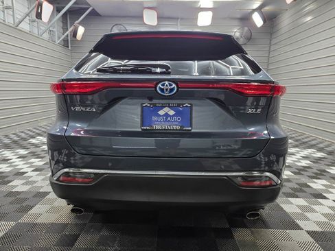 Used 2023 Toyota Venza XLE AWD/4WD image 7