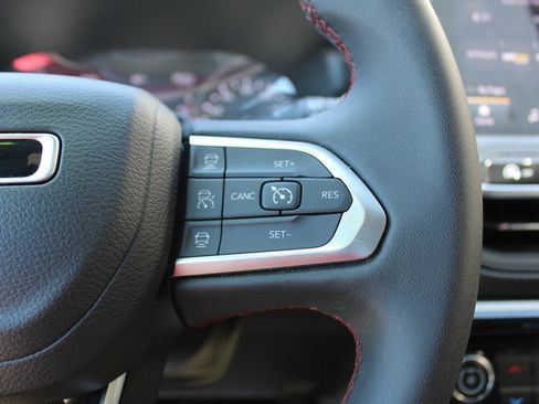 Used 2025 Jeep Compass Trailhawk AWD/4WD image 15
