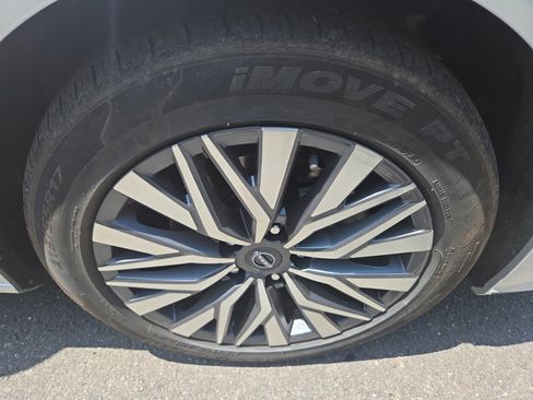 Used 2023 Nissan Altima 2.5 SV image 9